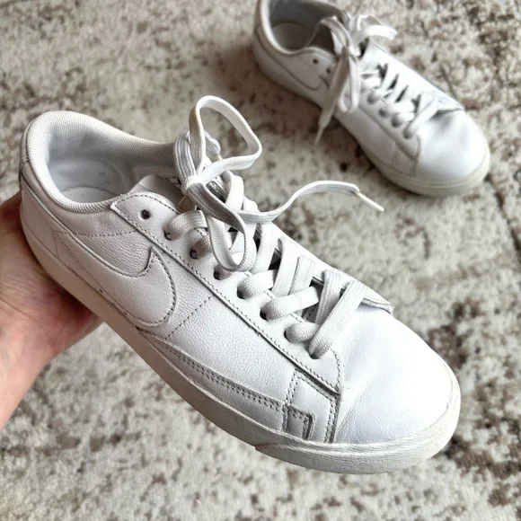 Nike Women’s Blazer Low LE Triple White Sneakers AV9370-111 - Picture 5 of 10